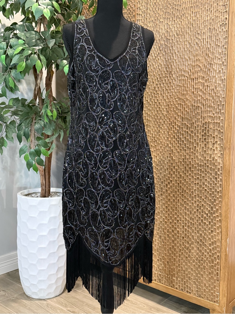 Black Beaded Sequin Fringe Shift Dress V Neck Sleeveless Knee Length Medium